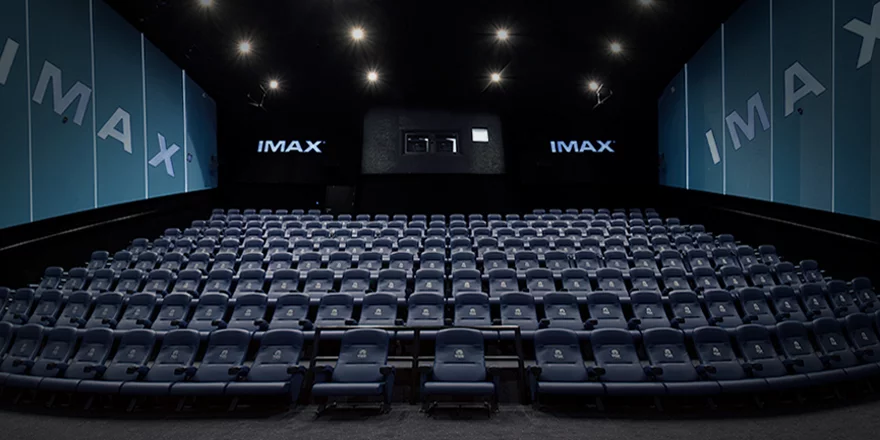 ما الفرق بين السينما العادية و lmax